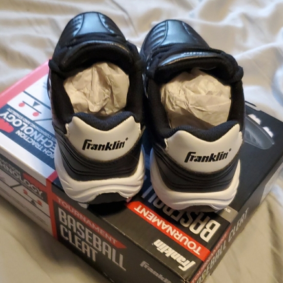 Baseball  cleats. - Picture 4 of 5